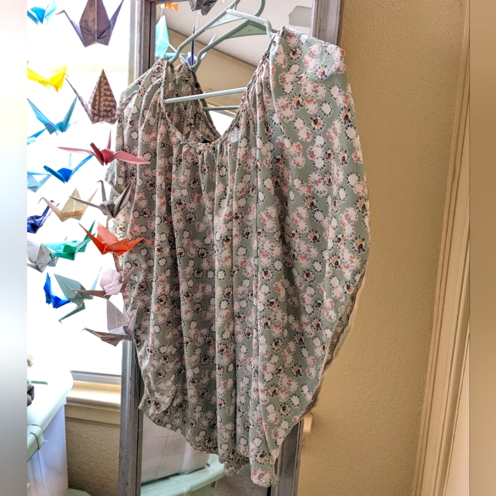 Sage flutter-sleeve 🕊️ floral top